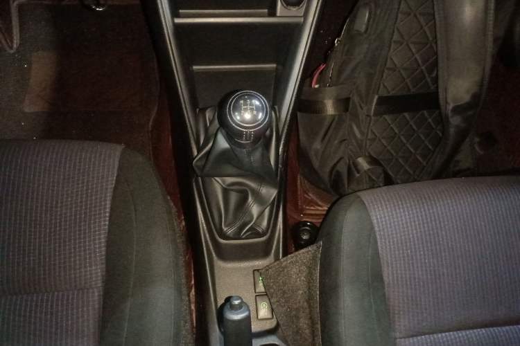 Used Toyota YARiS L Zhi Xuan 2016 Revised 1.3E Manual – Charming Edition Gear Lever