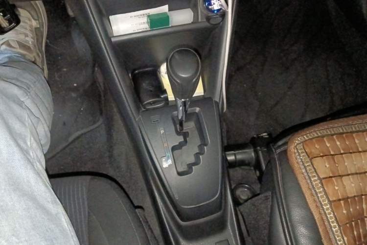 Used Toyota YARiS L Zhi Xuan 2016 Revised 1.5E CVT Charming Edition Gear Lever