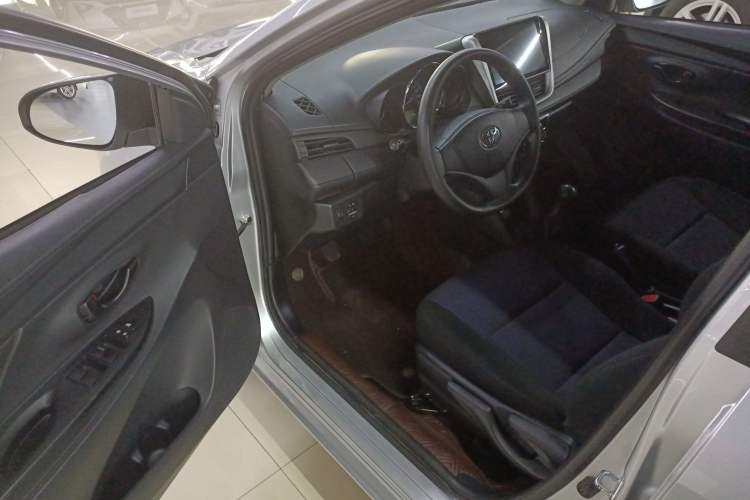 Used Toyota YARiS L Zhi Xuan 2016 Revised 1.3E Manual – Charming Edition Interior 3