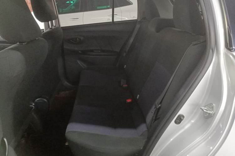 Used Toyota YARiS L Zhi Xuan 2016 Revised 1.3E Manual – Charming Edition Interior 4