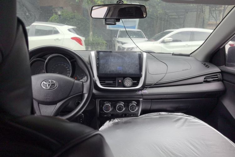 Used Toyota YARiS L Zhi Xuan 2016 Revised 1.5E CVT Charming Edition Center Console