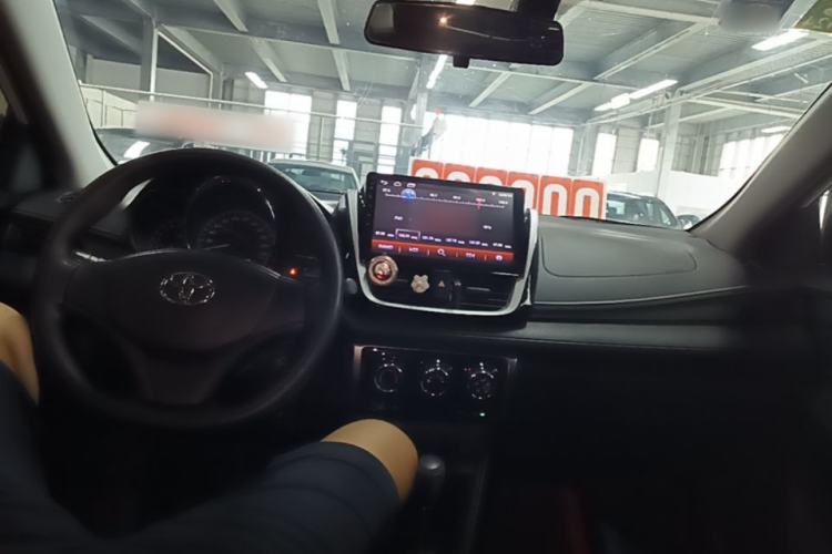 Used Toyota YARiS L Zhi Xuan 2016 Revised 1.5E CVT Charming Edition Center Console