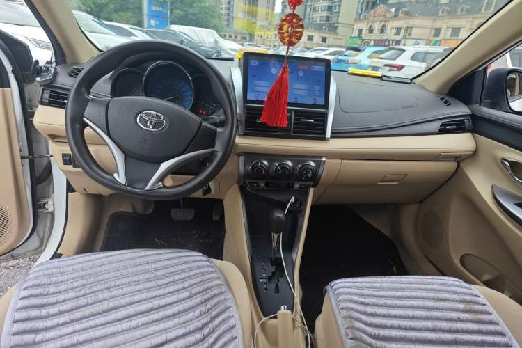 Used Toyota YARiS L Zhi Xuan 2016 1.5E Automatic JingSu Edition Center Console