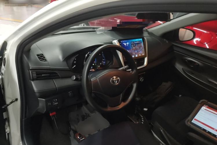Used Toyota YARiS L Zhi Xuan 2016 Revised 1.5E CVT Charming Edition Center Console