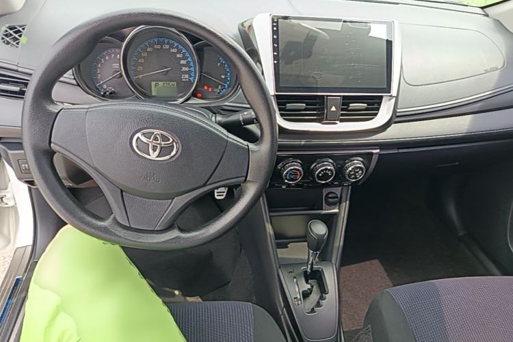 Used Toyota YARiS L Zhi Xuan 2016 Revised 1.5E CVT Charming Edition Center Console