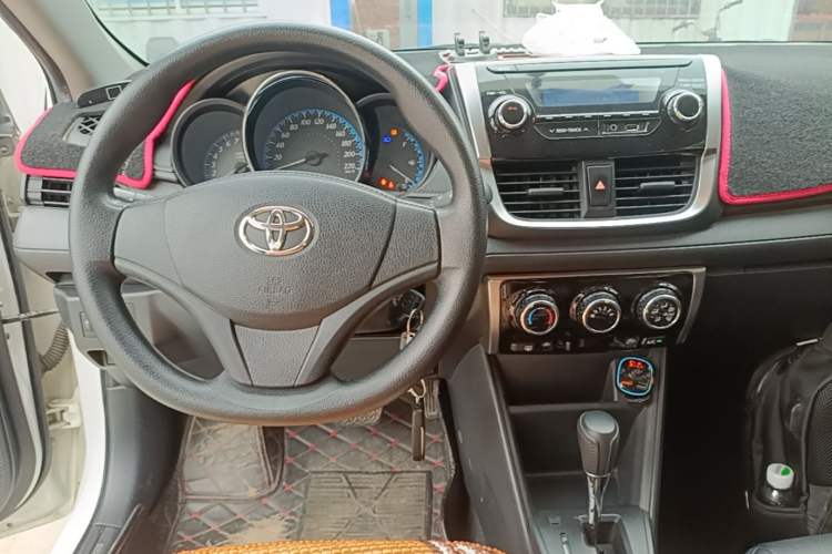 Used Toyota YARiS L Zhi Xuan 2016 Revised 1.5E CVT Charming Edition Center Console