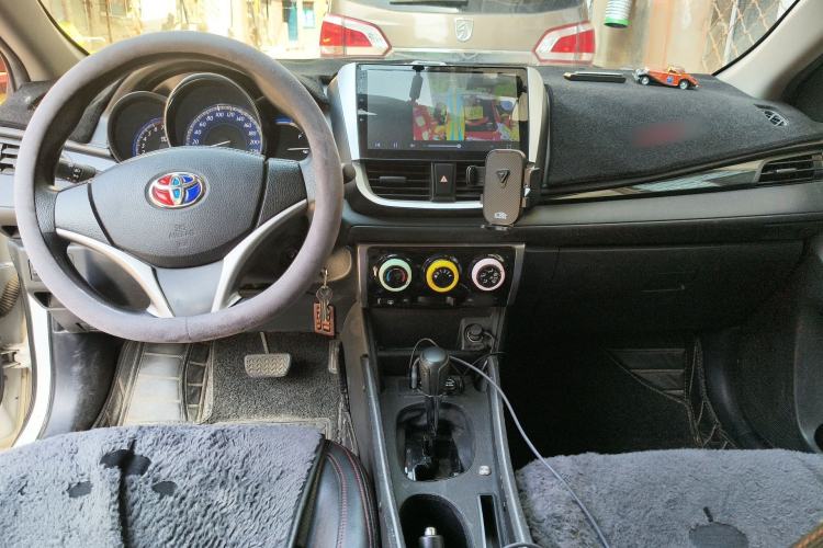 Used Toyota YARiS L Zhi Xuan 2016 Revised Version 1.5G CVT with Dynamic Sunroof Center Console