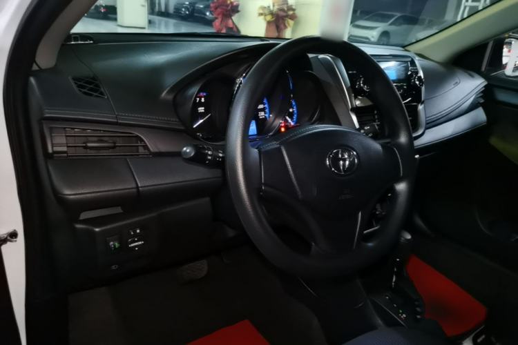 Used Toyota YARiS L Zhi Xuan 2016 Revised 1.5E CVT Charming Edition Center Console
