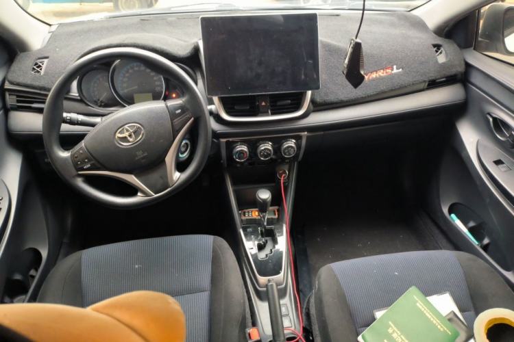 Used Toyota YARiS L Zhi Xuan 2016 Revised 1.5E CVT Charming Edition Center Console