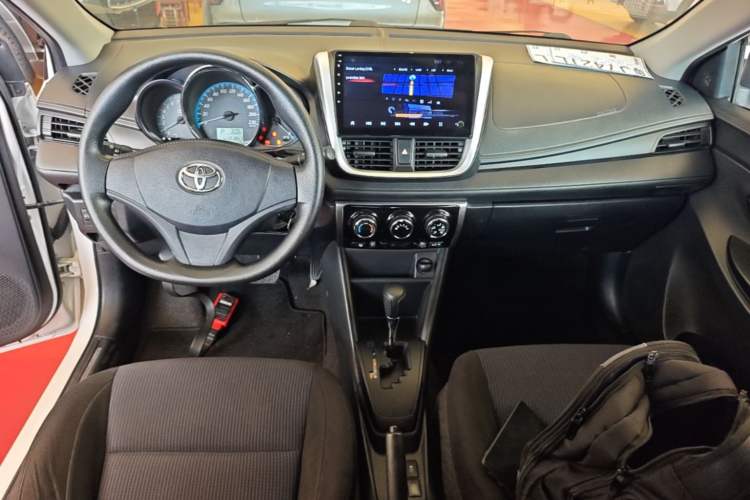 Used Toyota YARiS L Zhi Xuan 2016 Revised 1.5E CVT Charming Edition Center Console