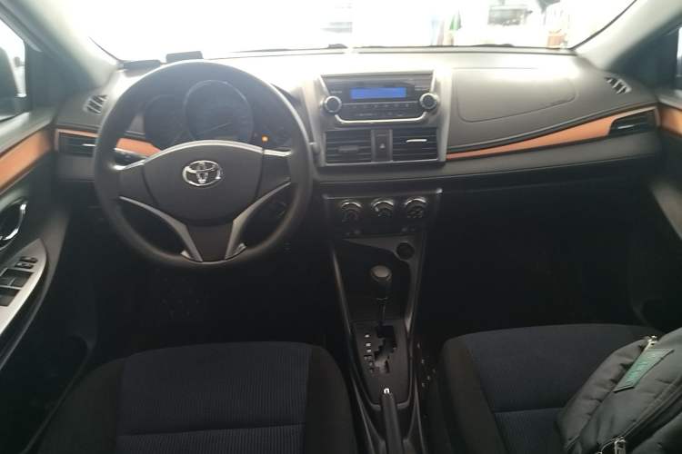 Used Toyota YARiS L Zhi Xuan 2016 1.5E Automatic JingSu Edition Center Console