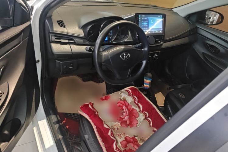 Used Toyota YARiS L Zhi Xuan 2016 Revised 1.5E CVT Charming Edition Center Console