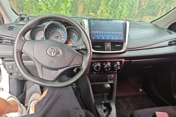 Used Toyota YARiS L Zhi Xuan 2016 Revised 1.5E CVT Charming Edition Center Console