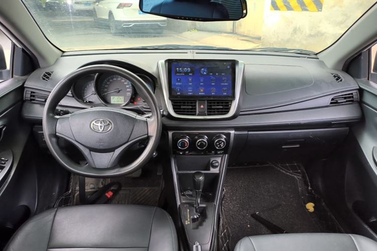 Used Toyota YARiS L Zhi Xuan 2016 Revised 1.5E CVT Charming Edition Center Console
