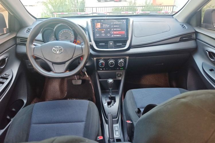 Used Toyota YARiS L Zhi Xuan 2016 Revised 1.5E CVT Charming Edition Center Console