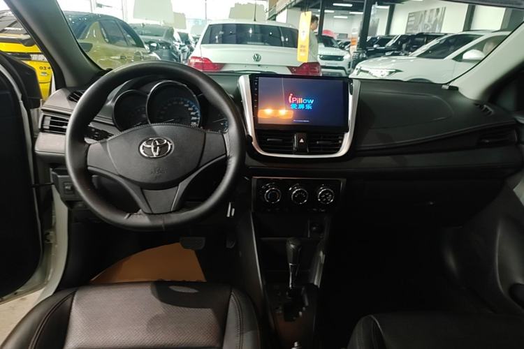 Used Toyota YARiS L Zhi Xuan 2016 Revised 1.5E CVT Charming Edition Center Console