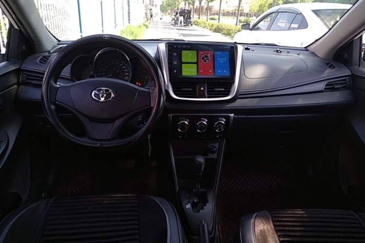 Used Toyota YARiS L Zhi Xuan 2016 Revised 1.5E CVT Charming Edition Center Console