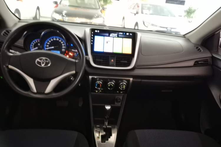 Used Toyota YARiS L Zhi Xuan 2016 Revised 1.5E CVT Charming Edition Center Console