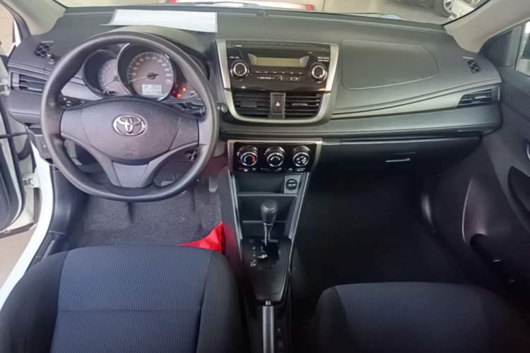 Used Toyota YARiS L Zhi Xuan 2016 Revised 1.5E CVT Charming Edition Center Console