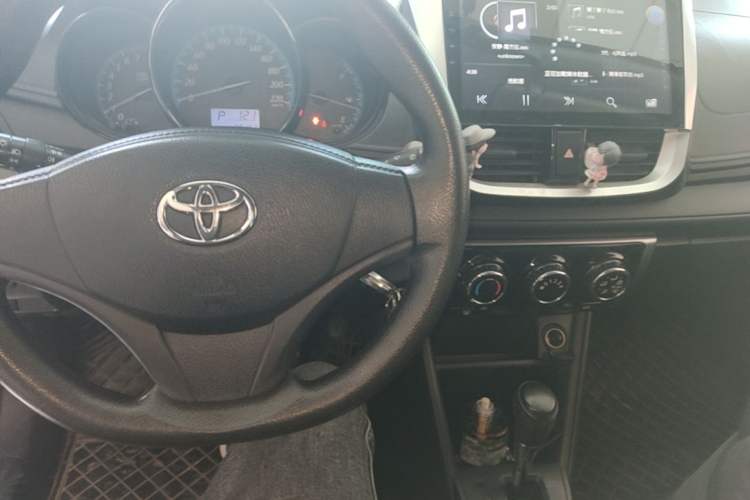 Used Toyota YARiS L Zhi Xuan 2016 Revised 1.5E CVT Charming Edition Center Console