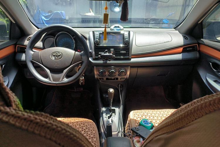 Used Toyota YARiS L Zhi Xuan 2016 1.5E Automatic JingSu Edition Center Console