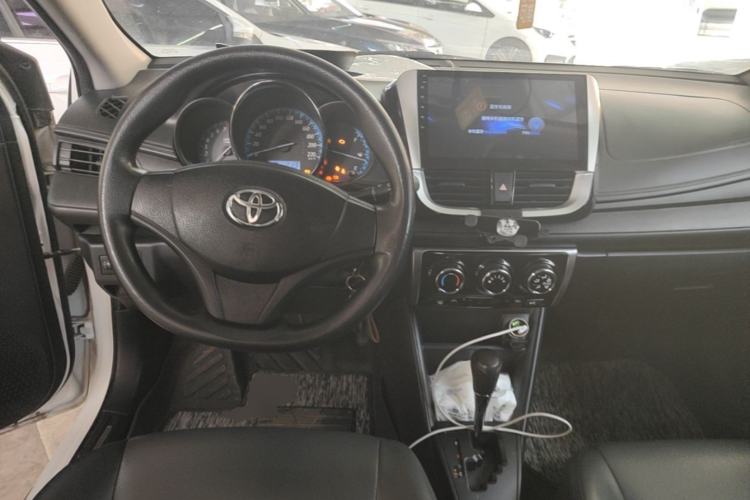 Used Toyota YARiS L Zhi Xuan 2016 Revised 1.5E CVT Charming Edition Center Console