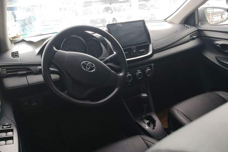 Used Toyota YARiS L Zhi Xuan 2016 Revised 1.5E CVT Charming Edition Center Console