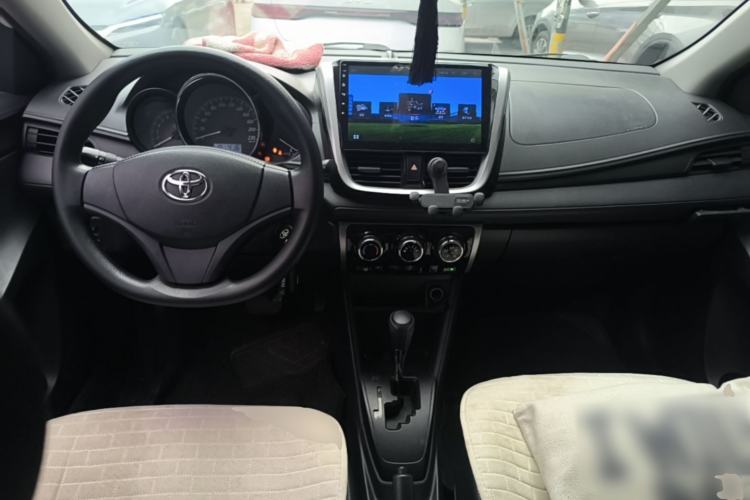 Used Toyota YARiS L Zhi Xuan 2016 Revised 1.5E CVT Charming Edition Center Console