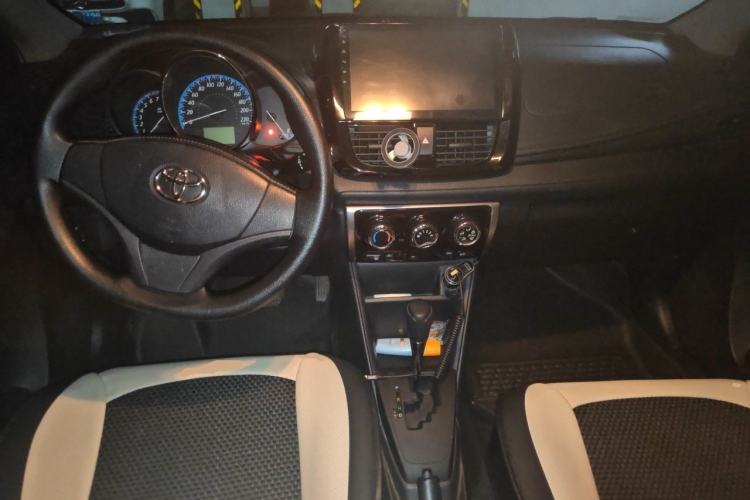 Used Toyota YARiS L Zhi Xuan 2016 Revised 1.5E CVT Charming Edition Center Console