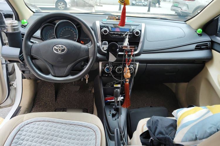Used Toyota YARiS L Zhi Xuan 2016 Revised 1.5E CVT Charming Edition Center Console