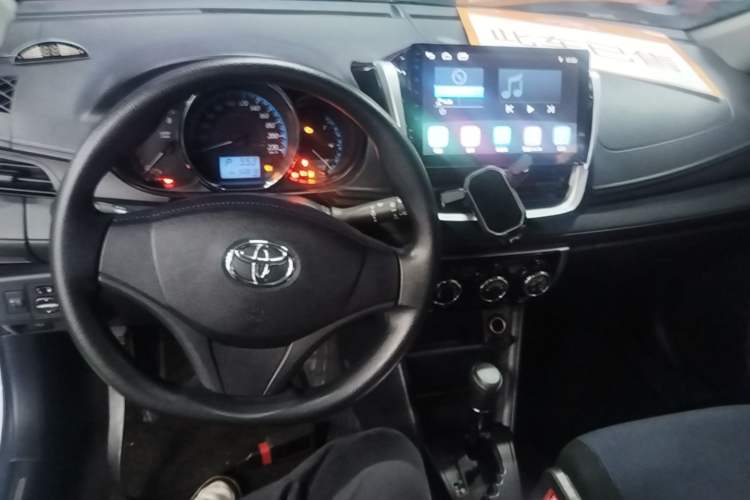 Used Toyota YARiS L Zhi Xuan 2016 Revised 1.5E CVT Charming Edition Center Console