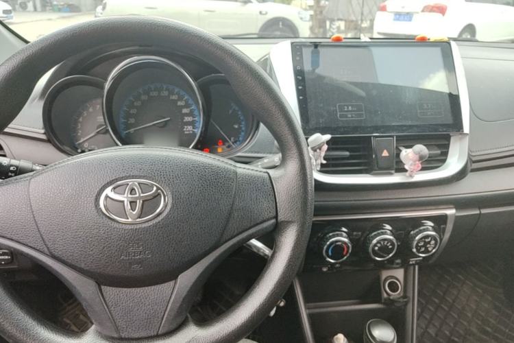 Used Toyota YARiS L Zhi Xuan 2016 Revised 1.5E CVT Charming Edition Center Console