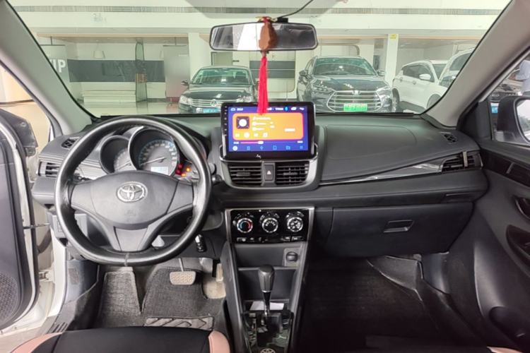 Used Toyota YARiS L Zhi Xuan 2016 Revised 1.5E CVT Charming Edition Center Console