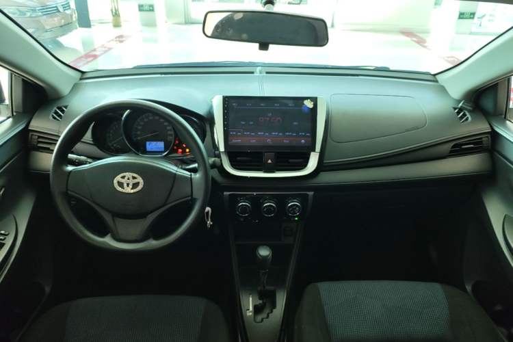 Used Toyota YARiS L Zhi Xuan 2016 Revised 1.5E CVT Charming Edition Center Console
