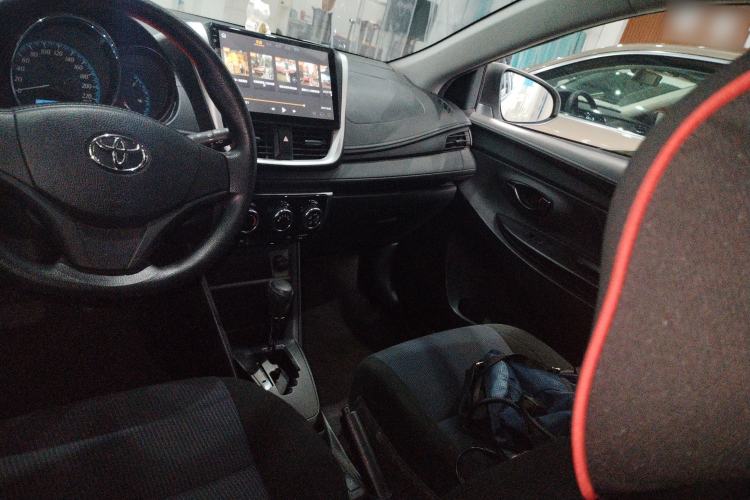Used Toyota YARiS L Zhi Xuan 2016 Revised 1.5E CVT Charming Edition Center Console