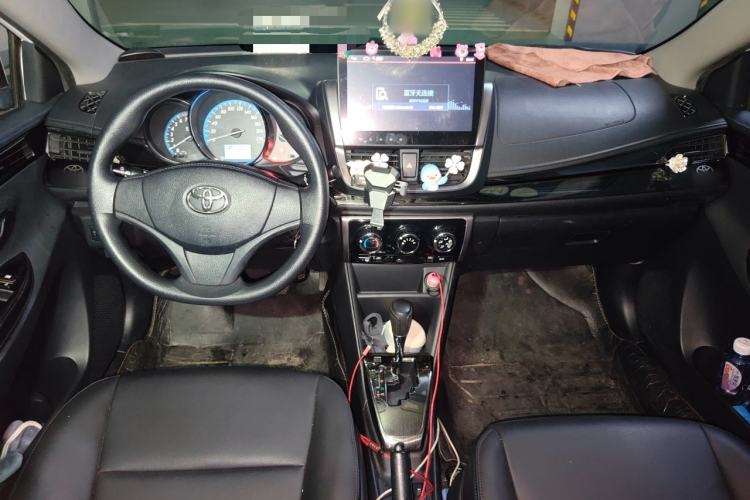 Used Toyota YARiS L Zhi Xuan 2016 Revised 1.5E CVT Charming Edition Center Console