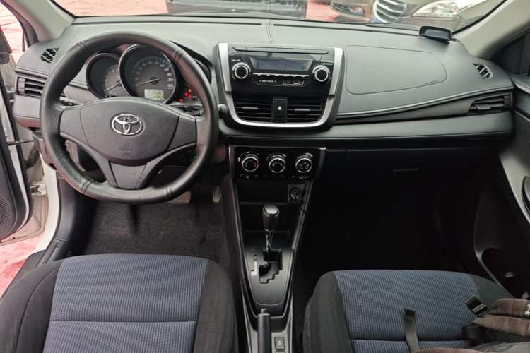 Used Toyota YARiS L Zhi Xuan 2016 Revised 1.5E CVT Charming Edition Center Console