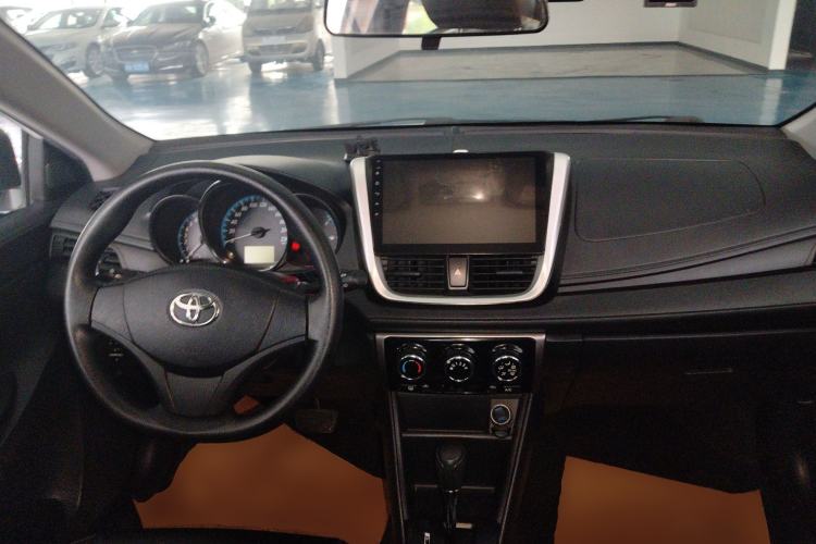 Used Toyota YARiS L Zhi Xuan 2016 Revised 1.5E CVT Charming Edition Center Console