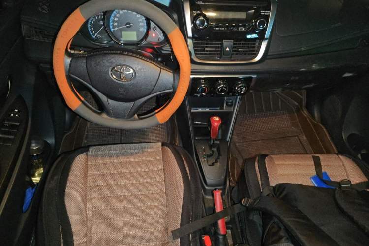 Used Toyota YARiS L Zhi Xuan 2016 Revised 1.5E CVT Charming Edition Center Console