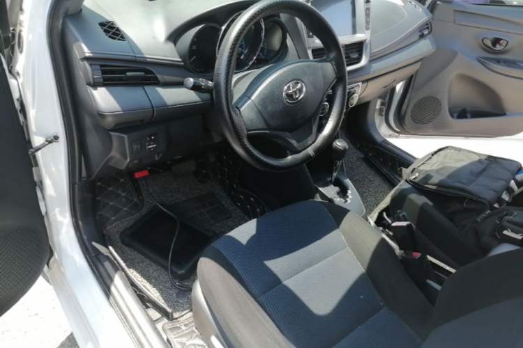 Used Toyota YARiS L Zhi Xuan 2016 Revised 1.5E CVT Charming Edition Center Console