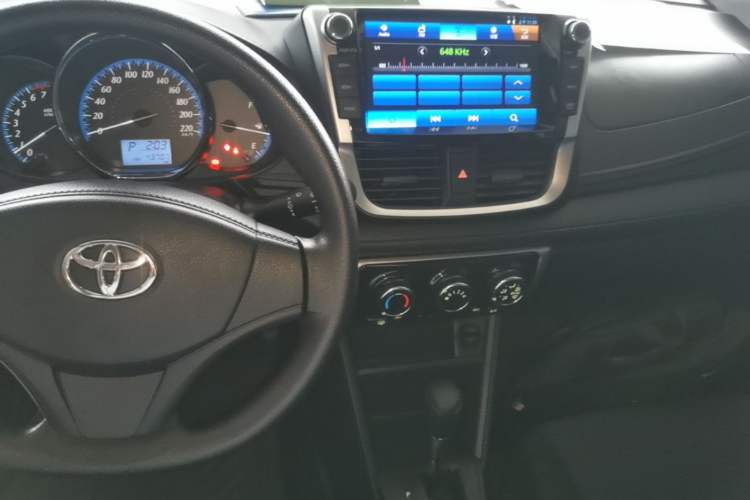 Used Toyota YARiS L Zhi Xuan 2016 Revised 1.5E CVT Charming Edition Center Console