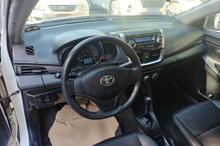Used Toyota YARiS L Zhi Xuan 2016 Revised 1.5E CVT Charming Edition Center Console