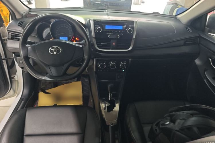 Used Toyota YARiS L Zhi Xuan 2016 Revised 1.5E CVT Charming Edition Center Console