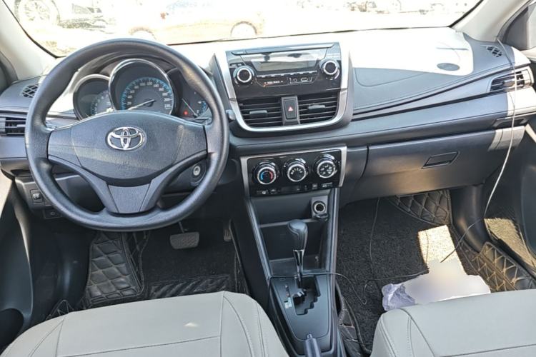Used Toyota YARiS L Zhi Xuan 2016 Revised 1.5E CVT Charming Edition Center Console