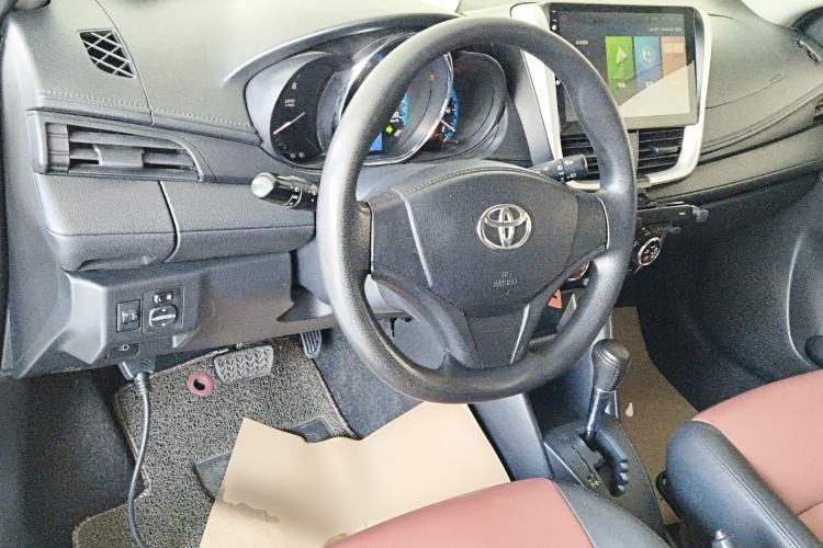 Used Toyota YARiS L Zhi Xuan 2016 Revised 1.5E CVT Charming Edition Center Console