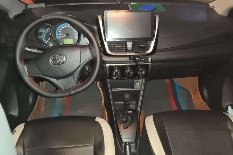 Used Toyota YARiS L Zhi Xuan 2016 Revised 1.5E CVT Charming Edition Center Console