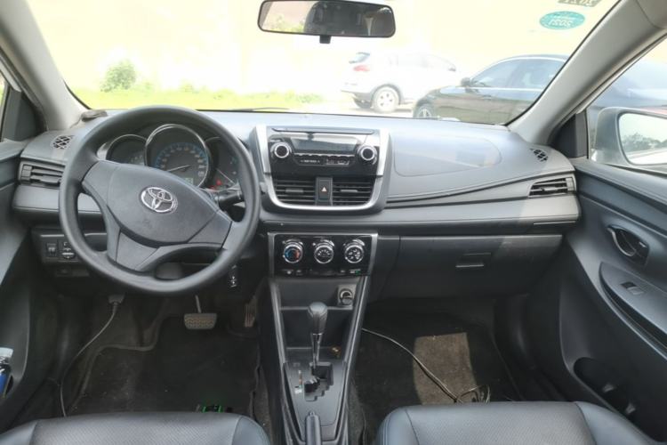 Used Toyota YARiS L Zhi Xuan 2016 Revised 1.5E CVT Charming Edition Center Console