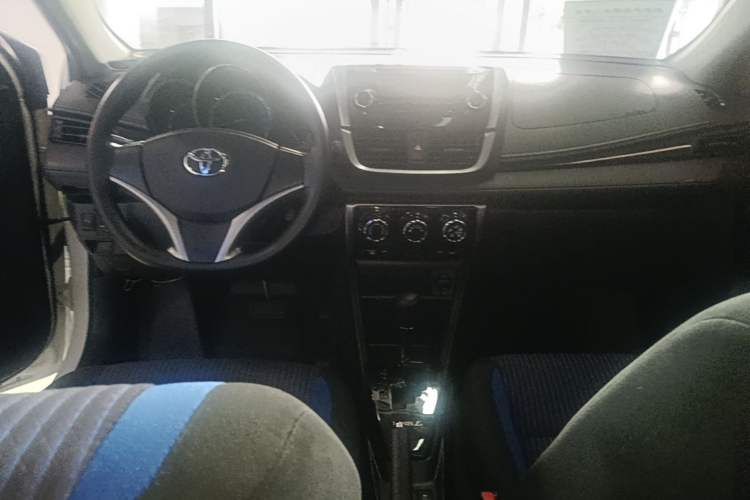 Used Toyota YARiS L Zhi Xuan 2016 Revised Version 1.5G CVT with Dynamic Sunroof Center Console