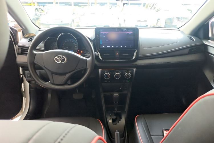Used Toyota YARiS L Zhi Xuan 2016 Revised 1.5E CVT Charming Edition Center Console