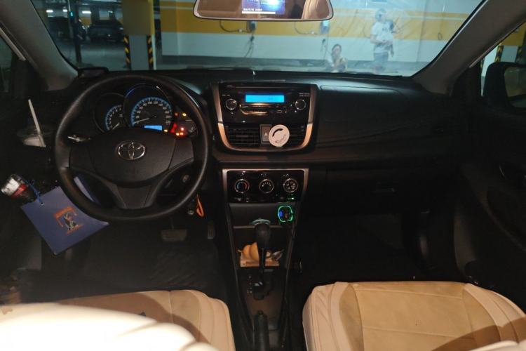Used Toyota YARiS L Zhi Xuan 2016 Revised 1.5E CVT Charming Edition Center Console